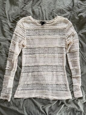 Y2K H&M Women's Cream Lace-Texture Long Sleeve Top